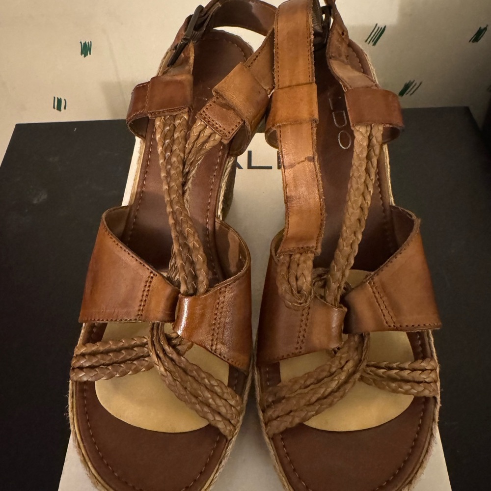 Aldo Valcia Brown Leather Sandals
New, never worn & in original packaging
